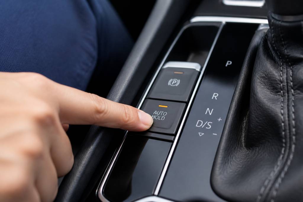 Auto hold VW : fonctionnement, réglages et conseils d’utilisation