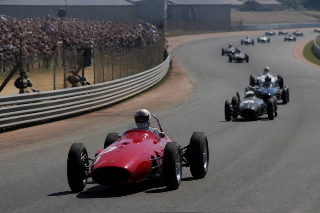 1er grand prix f histoire, enjeux et évolution de la course automobile