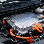 Batterie lithium ion voiture : fonctionnement, avantages et conseils d’entretien