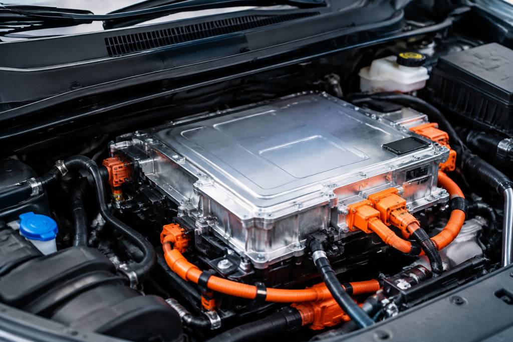 Batterie lithium ion voiture : fonctionnement, avantages et conseils d’entretien
