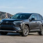 Autonomie Toyota RAV4 hybride non rechargeable : chiffres réels et facteurs qui l’influencent