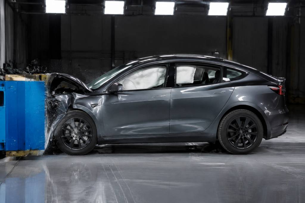 Crash test Tesla : résultats, sécurité et performances des modèles électriques